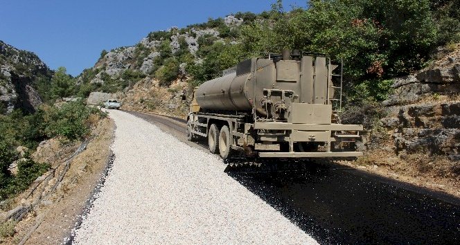 Manavgat Ahmetler yolu 24 yıl sonra asfaltladı