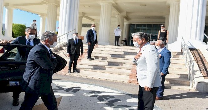 Başkan Uysal, Vali Yazıcı'ya projelerini anlattı