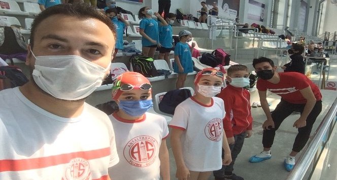 Antayasporlu Beste, yüzmede Antalya Şampiyonu oldu